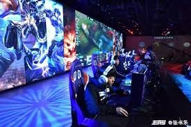 莱斯特城官方：后卫詹姆斯-贾斯汀转会加盟利兹联